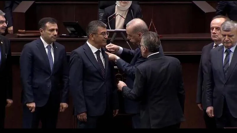Şok İstifa! Gelecek Partili Vekil AKP'ye Mi Geçti? İşte Detaylar!