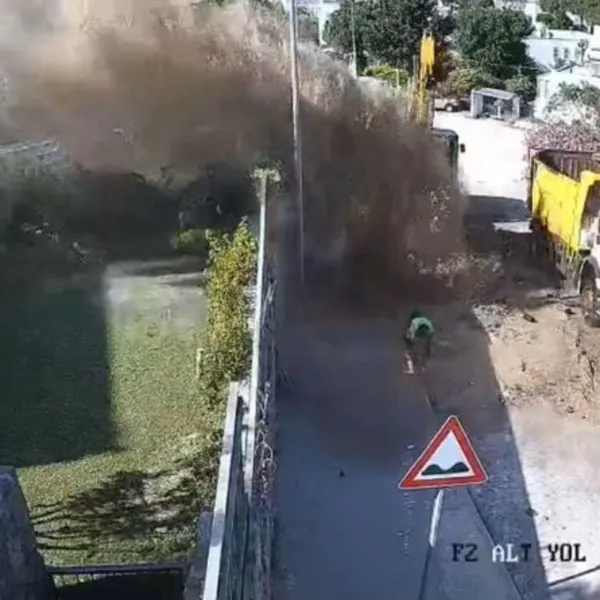 Bodrum'da Şok! İsale Hattı Patladı, Evleri Su Bastı!