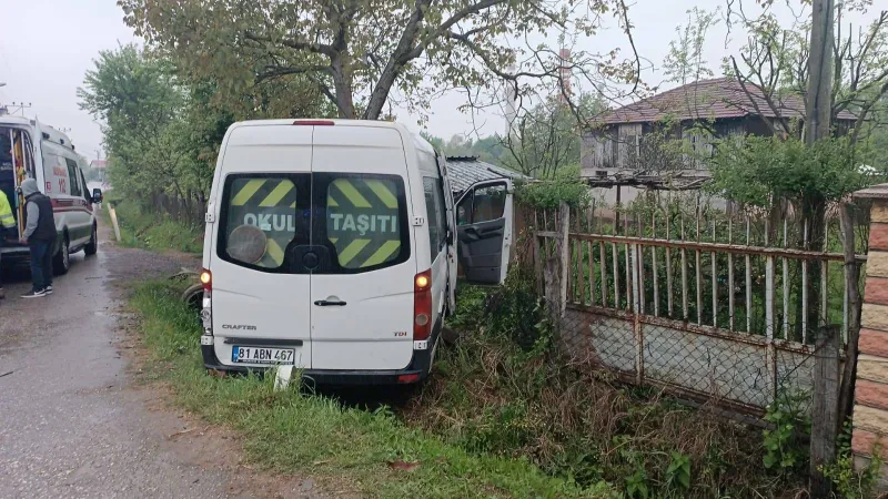 Düzce'de Korkunç Kaza! İşçi Servisi Faciası: 8 Yaralı!