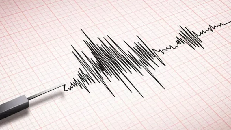 İstanbul'da Deprem! Balkon Çöktü, Panik Anları Yaşandı!