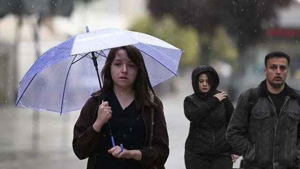 İstanbul'da Hafta Sonu Hava Nasıl Olacak? Fırtına Alarmı!