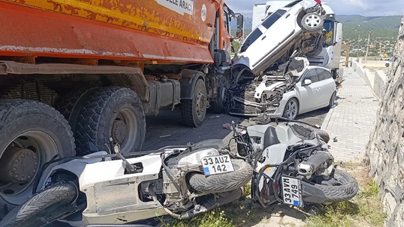 Kamyon Terörü: Silifke'de Facia! 13 Motosiklet ve Araçlar Pert!