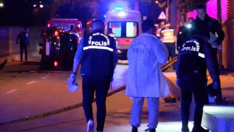 Feci Kaza! Kartal'da Otomobil Devrildi: 1 Ölü!