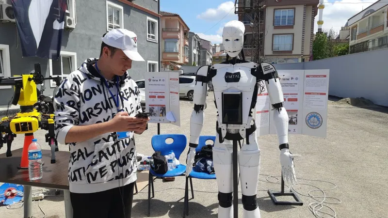 Liseli Mucitlerden Robot Köpek! TÜBİTAK'ta Büyük İlgi Gördü