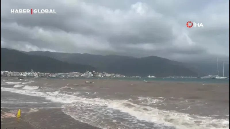 Marmaris'te Fırtına Alarmı! Tekneler İptal, Sörfçüler Coştu!