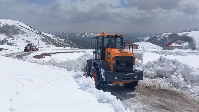 Mayıs'ta Kar Sürprizi! Yollar Kapandı, Herkes Şokta!