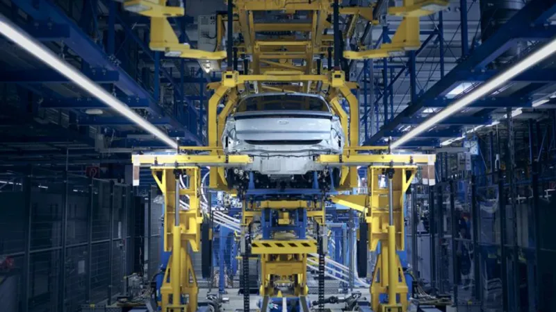 Ford'da Grev Alarmı! İşçiler Üretimi Durdurdu, Neler Oluyor?