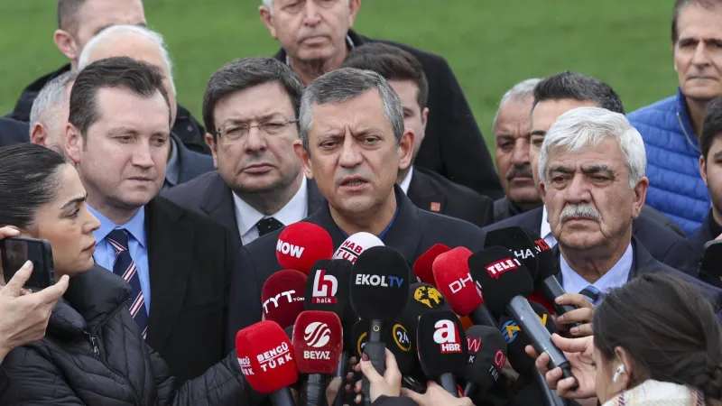 Özgür Özel'den Sürpriz Açıklama: Turp İddiası ve Gizli Tanık Detayları