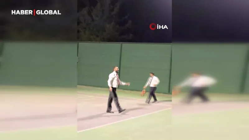 Esad'dan Basket Şov! Takım Elbiseyle Sahaya Çıktı, Gündem Yarattı!