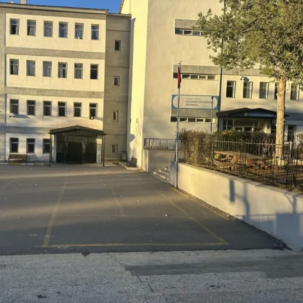 Erzurum'da Okul Çıkışı Facia: Merdivenlerde Sıkışma!