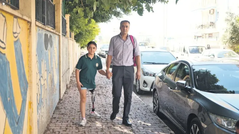 Özge'nin Yeni Protezi: Okula Dönüş Hikayesi!