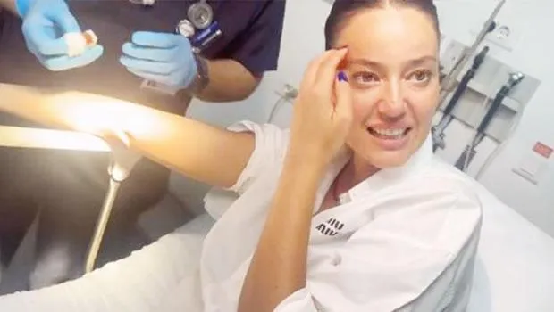 Pelin Akil'in koluna kene yapıştı, hastaneye koştu
