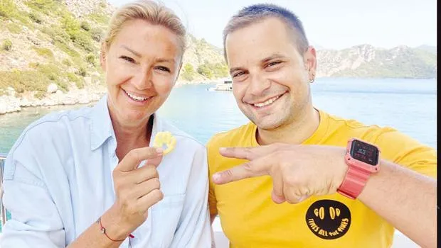 Pınar Altuğ'dan Şok İtiraf: İlk Öpücük Her Şeyi Başlattı!