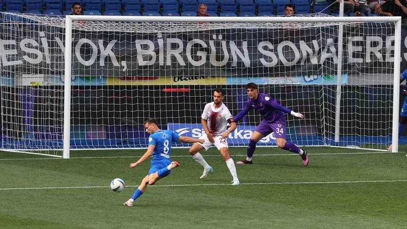 Rize'de Gol Düellosu! Çaykur Rizespor, Hatay'ı 5-2 Yendi