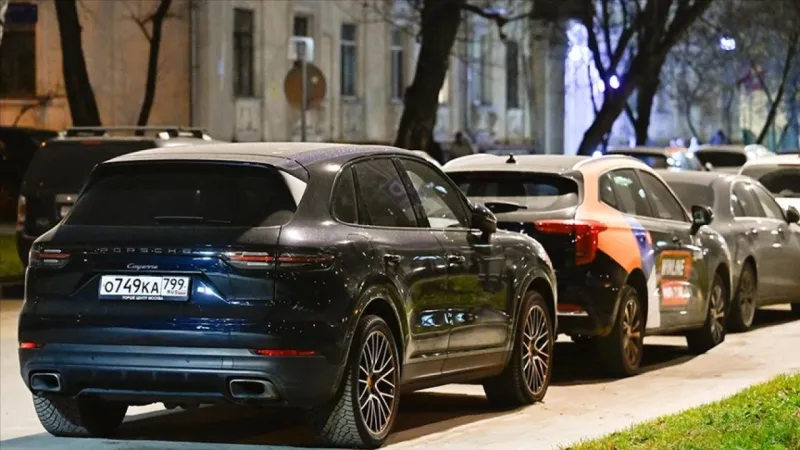 Rusyada yüzlerce Porsche sahibi araçlarını çalıştırmakta sorun yaşadı