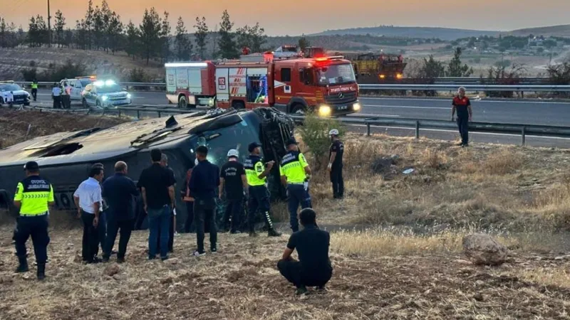Şanlıurfa'da yolcu otobüsü devrildi: Çok sayıda yaralı var