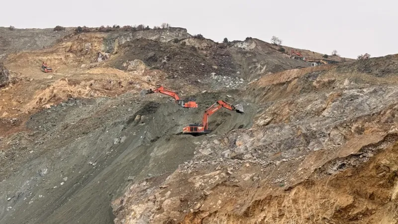 Sivas'ta göçük altında kalan şantiye müdürünü arama çalışmaları sürüyor